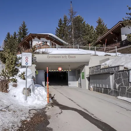 Marmotta 2 By Vacations, Privates Familienhaus Direkt An Der Skipiste בקתה
